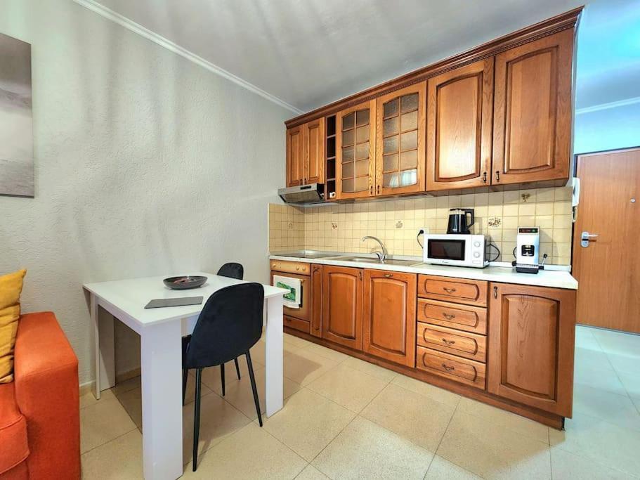Апартаменты One Bd Flat Near Center With 24H Self Check In Тирана Экстерьер фото